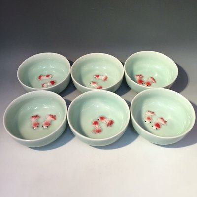 鶯歌陶瓷老街37號高雅♦️青瓷 立體雙魚茶碗         容量:70cc 尺寸：直徑8.2cm高3.5cm