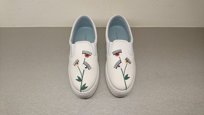 [全新現貨-SALE!] CHIARA FERRAGNI 刺繡 花朵眼睛 平底鞋 / 懶人鞋