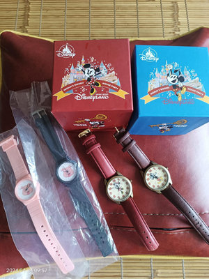（4支錶一起賣）新錶況，未配戴過，有電走動中，桂林仔和迪士尼米老鼠卡通錶，喜歡casio,seiko,mickey,mini參考