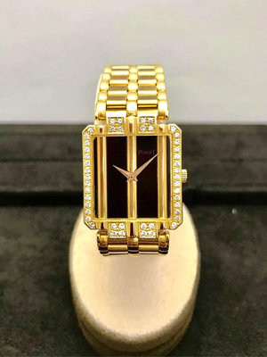 PIAGET伯爵錶，18K金鑽錶，售價：15.8萬。特殊少有黑瑪瑙面盤