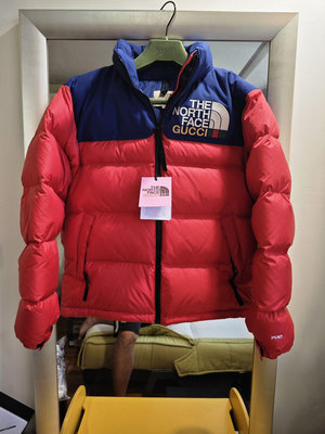 GUCCI x NORTH FACE全新真品越南製紅藍雙色鵝絨羽絨外套/夾克(適女裝M號)663733--2折出清(不議價商品)