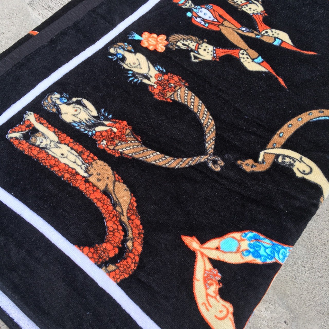 人気アイテムをお得に Supreme Alphabet Beach Towel | www ...