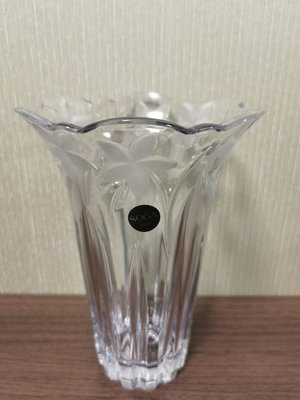 z日本回流物品，SOGA刻花玻璃花瓶一只，細節如圖，全品未見使