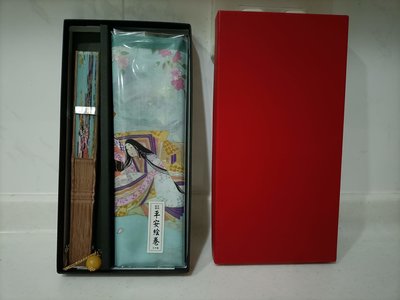 【繽紛小棧】平安繪卷 日本製 彩繪真絲摺扇 手帕 禮盒組 現貨