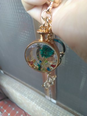 (~oriental lily mall~) 水晶鑰匙圈 ~ 裡面的彩色小水晶可以搖動 ~ 可掛在包包上