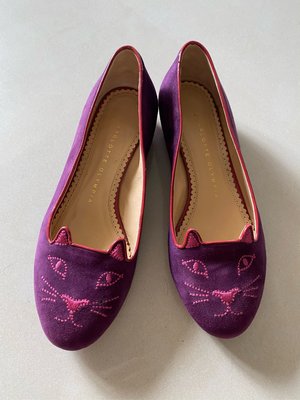 真品 Charlotte Olympia KITTY紫絨貓咪娃娃鞋 正品 9成新以上 外觀完好，鞋面非常新 size 35、35.5 可以穿