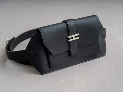 小巴黎二手名牌全新真品Hermes Elan Pocket 腰包 胸口包 最新款腰包 有購證