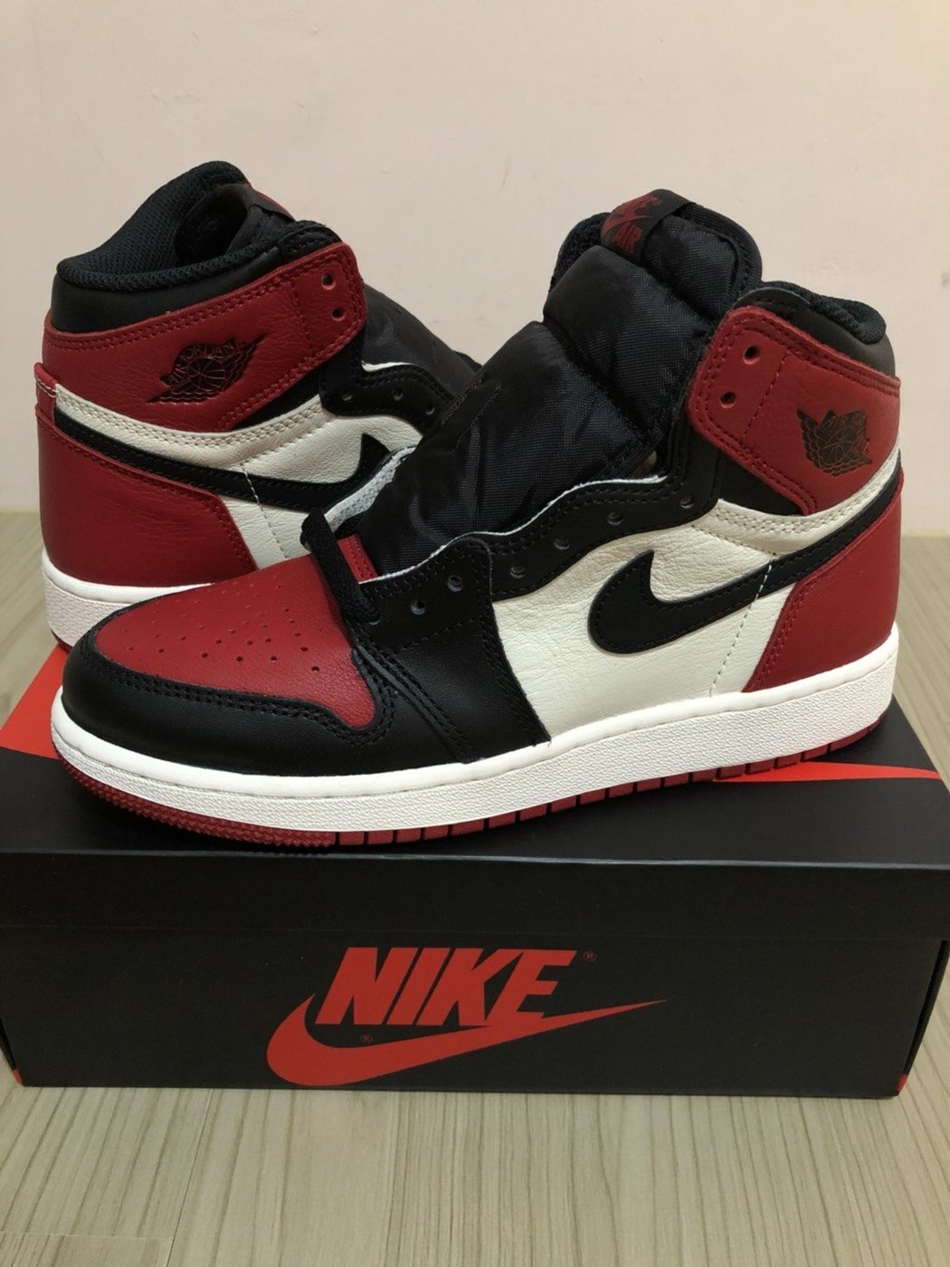 極品釋出@NIKE AIR JORDAN 1 RETRO HIGH OG 黑紅黑頭尺寸：8.5《台灣