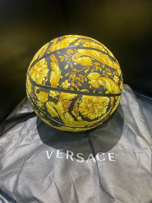 【EZ兔購】~正品 VERSACE 凡賽斯 女神頭 頂級黑牌 巴洛克 籃球 24CM 現貨 原價8000