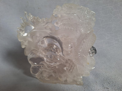 天然白水晶 雕件（龍搶珠）高約16cmx寬約14cm