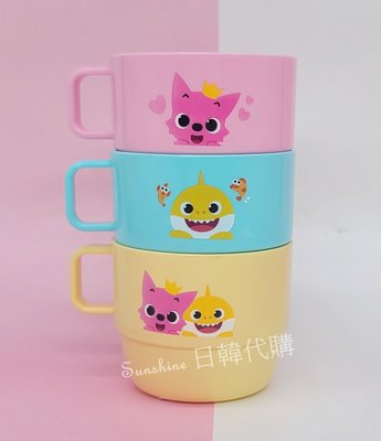 現貨 韓國製 PinkFong 碰碰狐 鯊魚寶寶 塑膠杯 水杯 漱口杯 手把杯 冷水杯 兒童餐具