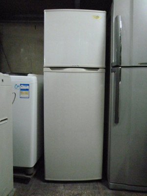 @@HOT.學生及套房族最愛.東元雙門電冰箱220公升極新 三個月保證~~~~~.@