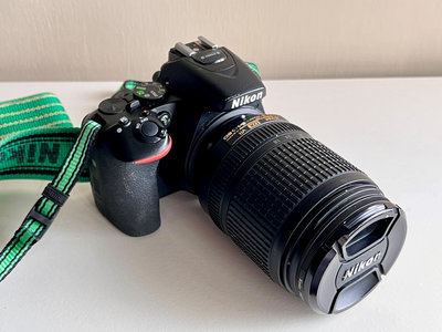 二手 Nikon D5600+18-140mm鏡頭+相關配備