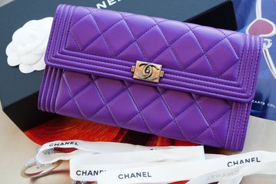 J&amp;S 精品小舖 Chanel A80286 Boy L-Gusset wallet Boy 羊皮長夾 紫