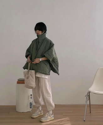 yolatengo 軍綠色韓國羽絨款設計套頭衫 斗篷外套 衍縫軍裝感 戶外寒流保暖