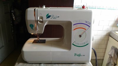 2700售富士縫紉機S_300型2手縫紉機(附電源線+踏板+配件+說明書)縫紉正常(請先告知需自取不寄件)