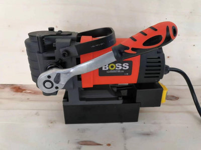 【優質五金】BOSS 高速磁性鑽孔機 TC2023 磁性穴鑽 鑽孔機 開孔機 輕便型