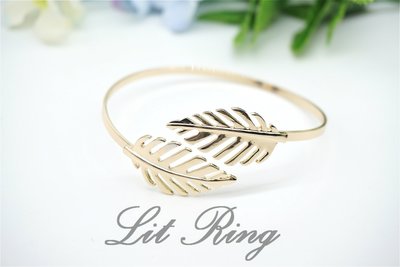 金色鏤空樹葉開口手環。簡約 葉子 葉片 C圈 C型 開口設計 手鐲 手環 飾品 交換禮物 首飾【Lit Ring】