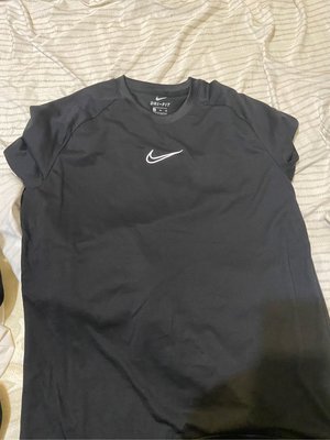 全新  Nike 排汗衣 原價 980$ XL
