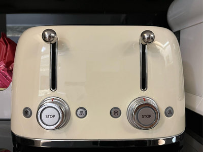 SMEG TSF03復古風格 烤麵包機4片式奶白色