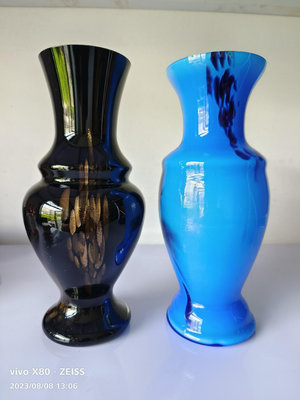 七，80年代，大型老玻璃花瓶一組共兩款。整體非常高檔。品相完