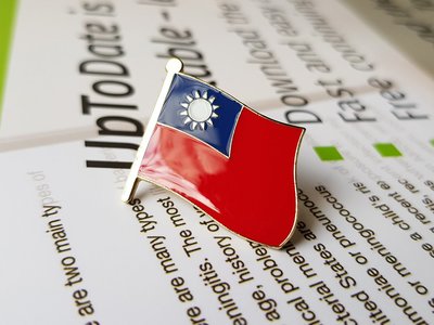台灣國旗徽章。大尺寸國旗徽章。大徽章W2.5公分xH2.3公分，100入組