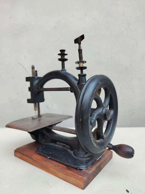 國外小型手搖古董縫紉機，針車