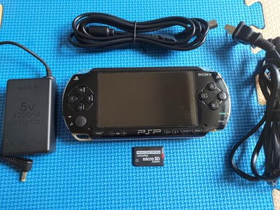 【回憶瘋】PSP主機(已改機.內建遊戲)  贈送32G套卡 8成新 顏色隨機出貨 玩戰神不當機