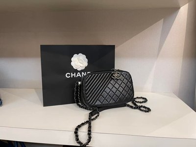 CHANEL 受歡迎的 斜背鏈包 相機包 ＊倫敦櫥窗＊