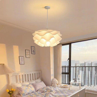 松果臥室吊燈2022年新款北歐設計師日式房間主臥兒童房燈女孩花朵