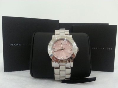 MARC BY MARC JACOBS Amy 粉色錶盤 晶鑽刻度 銀色不鏽鋼錶帶 石英 女士手錶MBM3300