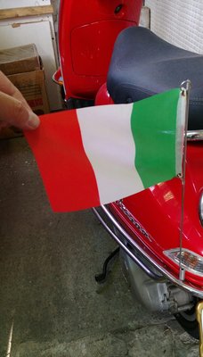 【 金王記拍寶網 】(學4) A074 義大利小旗子 偉士牌 復古 機車配掛件 二手一件