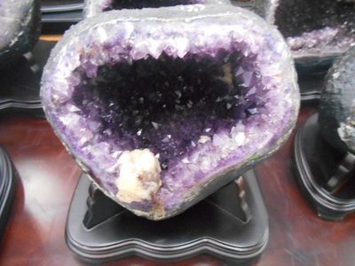 100%天然全巴西紫水晶晶洞含座(13.5公斤)特價出清請先詢問庫存(有時沒在店請先連絡以免白跑)