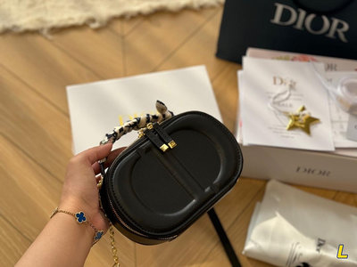 【二手包包】全套包裝Dior signature 橢圓相機包rDIOR Signature 橢圓相機包全新系NO63896