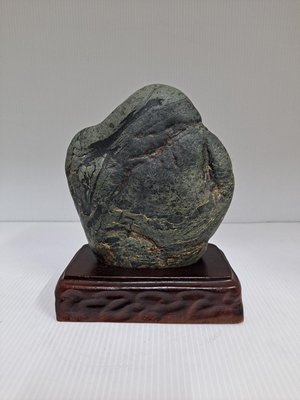 奇石-雅石-花蓮石-金瓜石-山，高14寬12厚5，重1.58公斤，編號00068