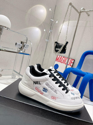 高品質 全套包裝紙箱Chanel 香奈兒 2022秋新款運動鞋熊貓板鞋高端刺繡 非常輕便，內里也是超級軟，超NO21410