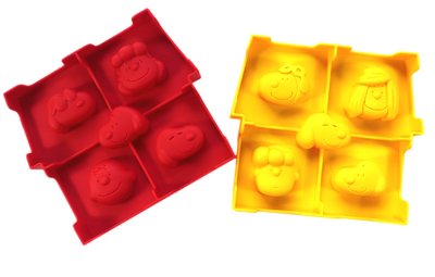 【卡漫迷】 Snoopy 矽膠 製冰盒 剩黃色 ㊣版 巧克力果凍布丁冰塊 模具 壓模器 模型 餅乾米飯肥皂 史奴比史努比