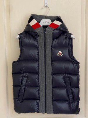 全新 Moncler Enfant Vest  深藍色  厚款羽絨背心 12A 現貨