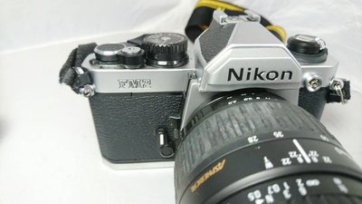NIKON~FM2 底片機械相機+70-300mm+28-80mm鏡頭+sunpak閃燈..防塵箱清出...