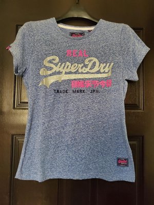 【Superdry極度乾燥】短袖T恤/淺藍灰色
