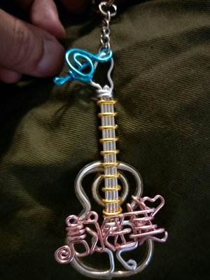 ukulele烏克麗麗，不含字，鋁飾不爽手工鋁線製作