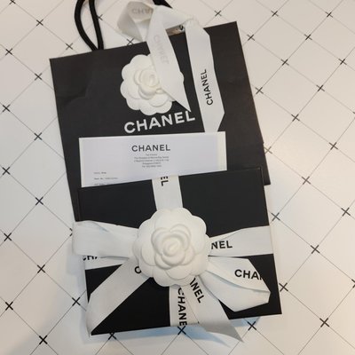 《Amy's shop》新加坡直購～超美Chanel Boy黑色荔枝牛皮黑金扣翻蓋短夾～~現貨