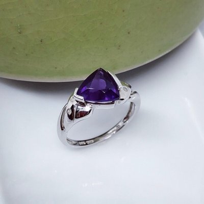 艾麗珠寶-炫彩紫水晶戒指（14K、白K金 ） （CR.000001)(H9-R0440K-1A)