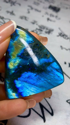 X34精品天然拉長石擺件  月光石魔鬼藍，黃光，紫光，多彩