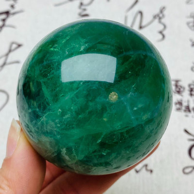 B224天然螢石水晶球綠螢石球晶體通透螢石原石打磨綠色水晶球 水晶 擺件 原石【天下奇物】912