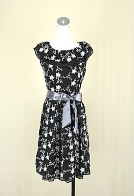 貞新 ALLA-EX 專櫃 黑色花朵圓領短袖蕾絲雪紡紗洋裝M號(45518)