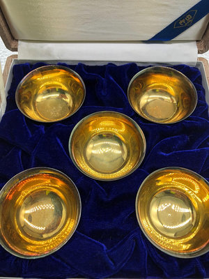 純銀酒杯五個一組有銀標原盒裝保存完好純銀內鍍金手