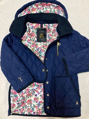 Miolla 英國品牌Joules Kids 女童款深藍色內裡花朵可拆帽菱格紋保暖外套