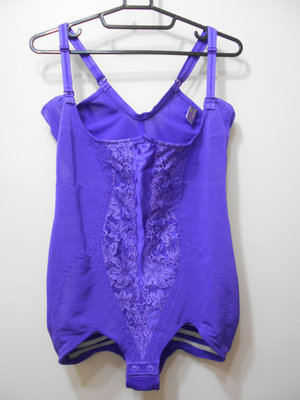 日本專櫃善美得~紫色美麗S曲線連身束身衣95號~699元起標~標多少賣多少~  (8A94)