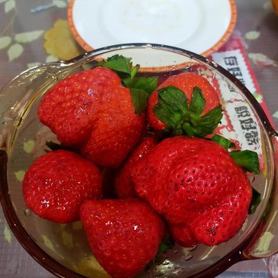 #大湖草莓 1kg#好吃 #大顆 #碰運氣  僅面交，如不面交只能用冷凍出貨 畢竟草莓有點脆弱